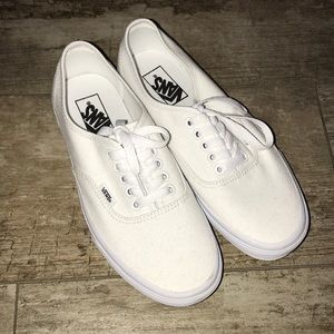 White Vans men’s size 7 and women’s size 8.5